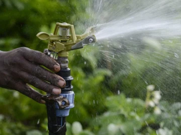 Qhov tseem ceeb ntawm cov dej tsis muaj ntsev-dawb txias hauv Irrigation System